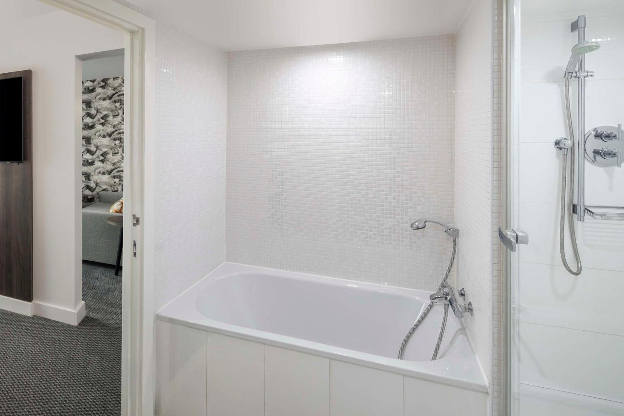 Suite King City